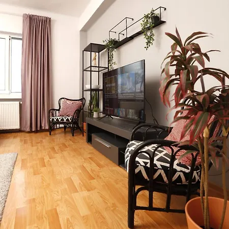 3 Bdrm In Center Апартаменти *