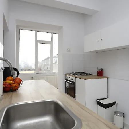 3 Bdrm In Center *