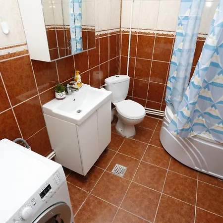 3 Bdrm In Center Апартаменти *